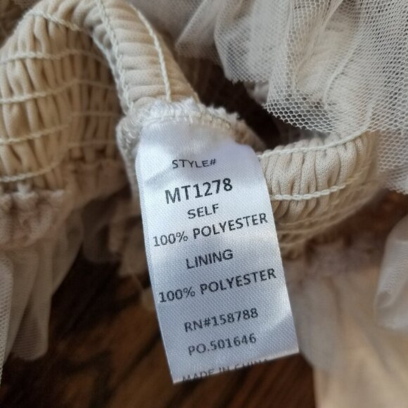 Chic Cream Crop Top with Elegant Design - Picture 7 of 10